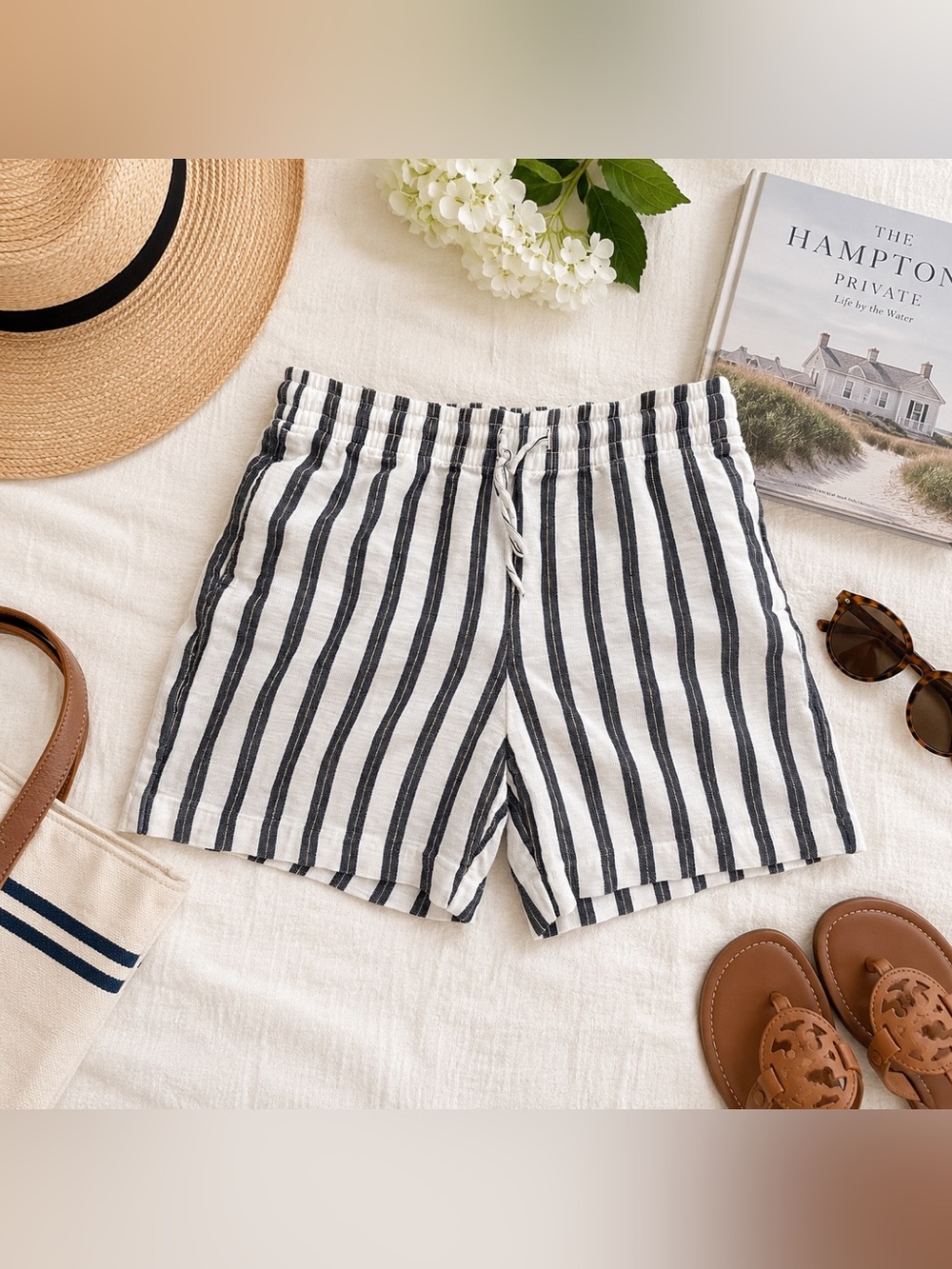 Label of Graded Goods Striped Pull-On Shorts White Navy Gold Size 2 Cotton